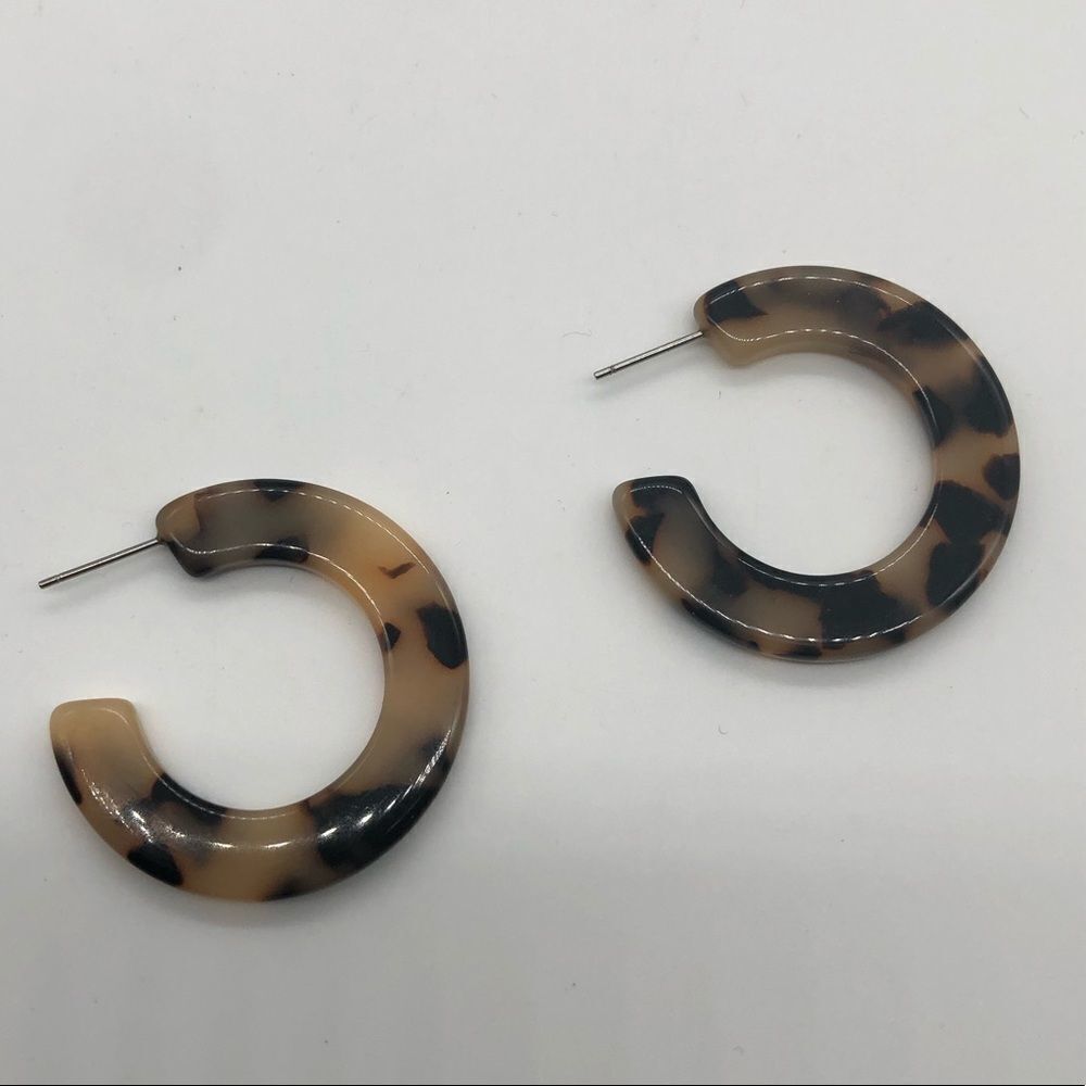 Tortoiseshell 1/2 Hoop Earrings - Picture 2 of 3
